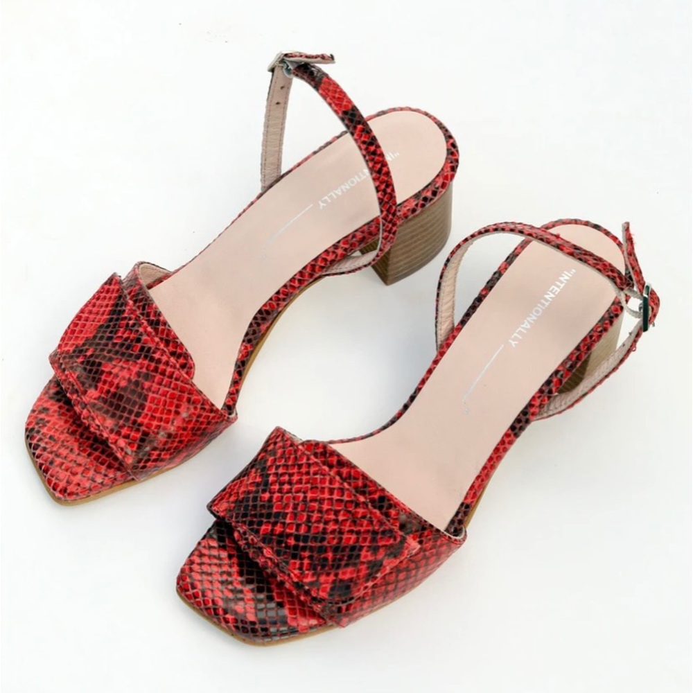 Intentionally Blank Rina sandals / size 6 TTS
